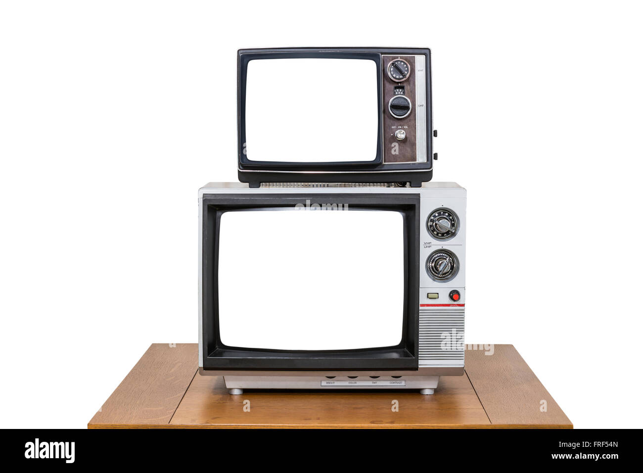La télévision Vintage Stack sur le vieux bois tableau isolé sur blanc avec cut out écrans. Banque D'Images