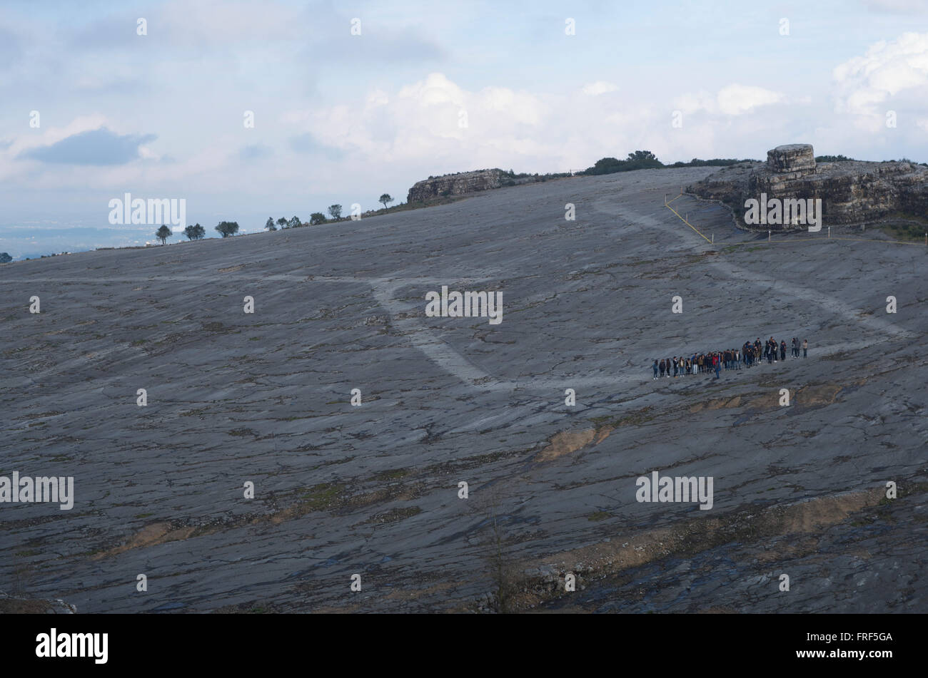 Monumento Natural das Pegadas de Dinossáurio Ourém-Torres de Novas Monument naturel des empreintes de dinosaures de Ourem-Torres Novas Banque D'Images