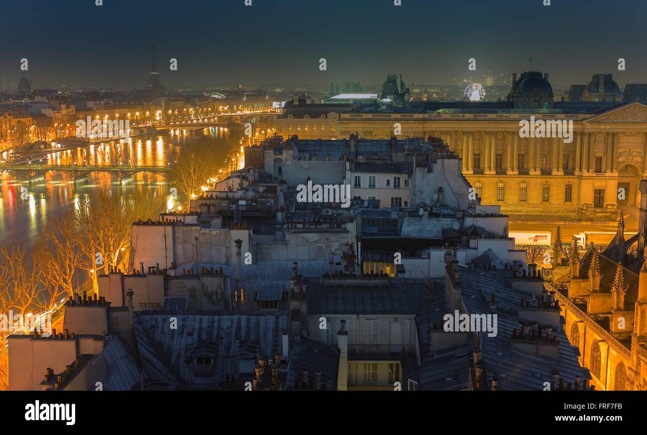 Vue depuis les toits de Paris - 18/02/2013 - - Vue panoramique de la toits de Paris sur la ville et ses monuments, la Louv Banque D'Images