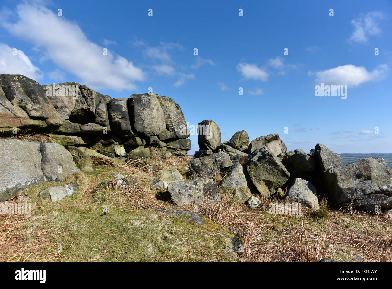 Affleurement rocheux, Ilkley Moor. Ilkley, West Yorkshire, Angleterre, Royaume-Uni, Europe. Banque D'Images