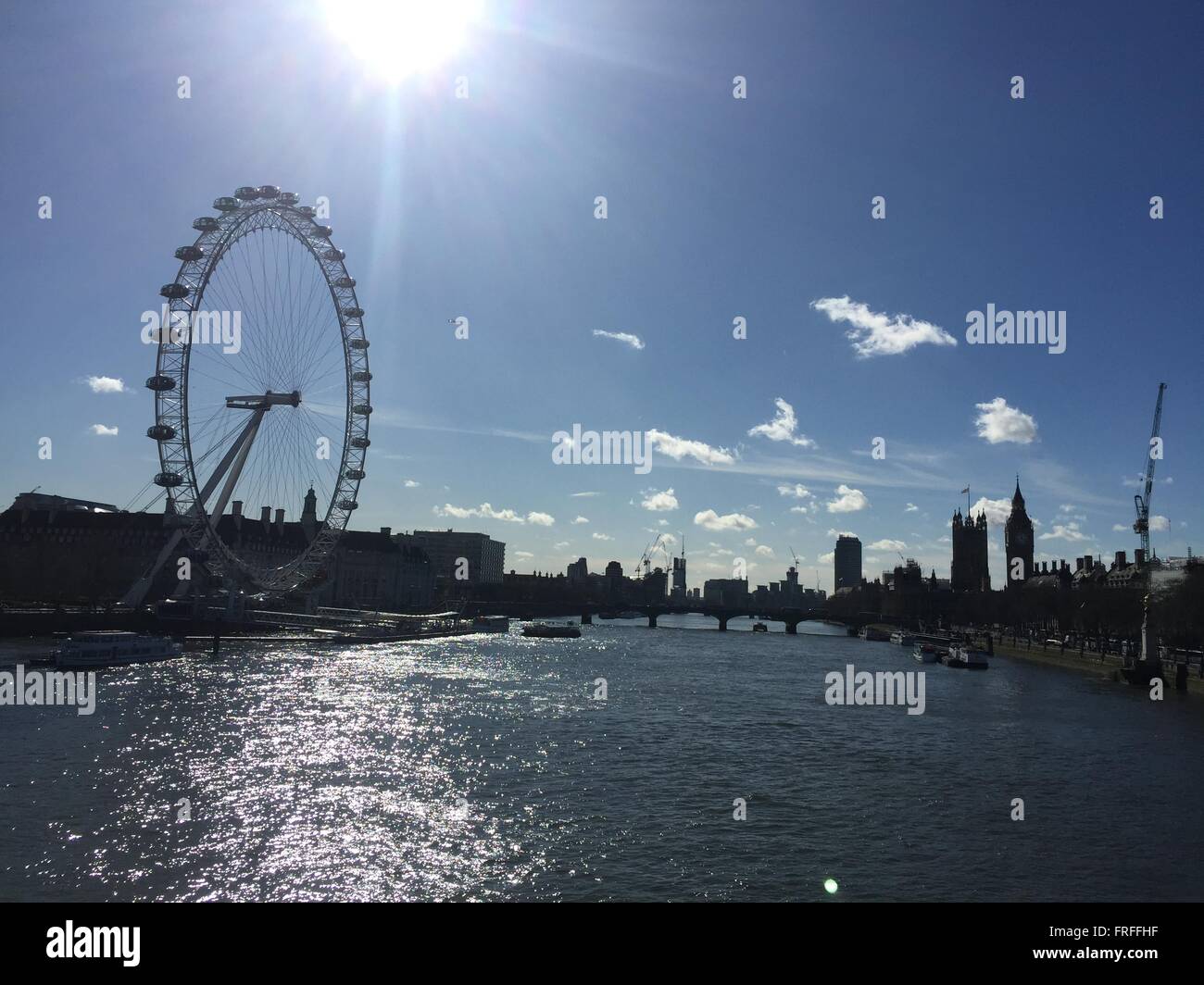 South Bank de Londres et de la Tamise sur une journée ensoleillée Banque D'Images