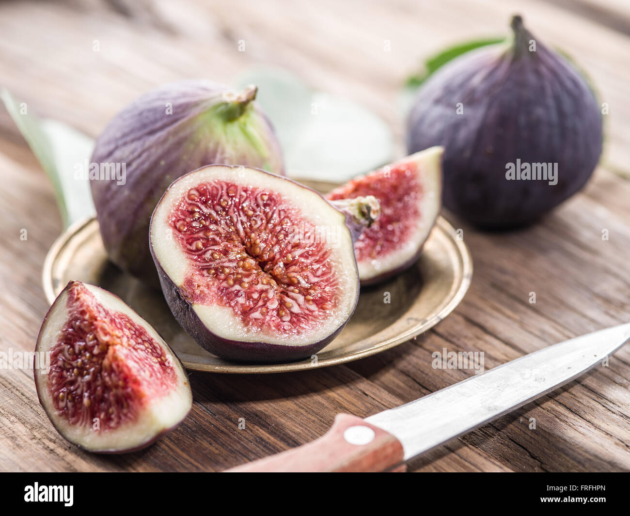 Fruits mûrs figure sur la table en bois. Banque D'Images