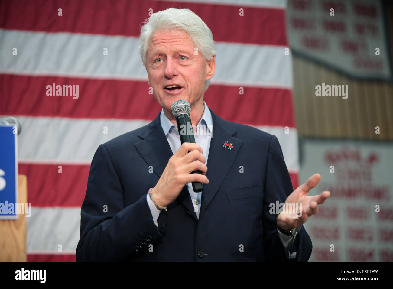 Phoenix, Arizona, USA. Mar 21, 2016. L'ancien Président Bill Clinton parle à un rassemblement de campagne pour sa femme le candidat démocrate Hillary Clinton à Carl Hayden High School, 21 mars 2016 à Phoenix, Arizona. Banque D'Images