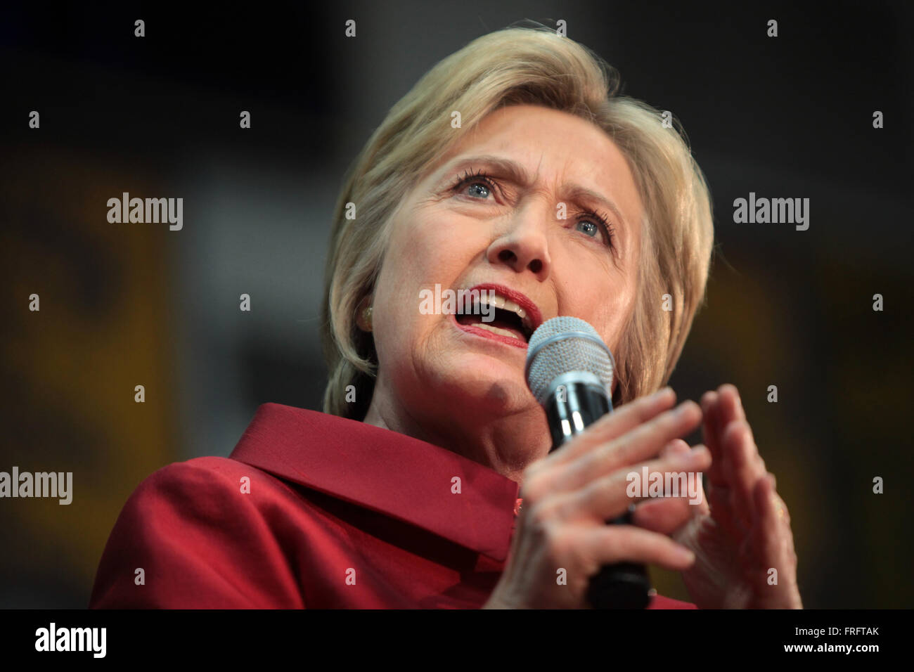 Phoenix, Arizona, USA. Mar 21, 2016. L'ancien secrétaire d'Etat et le candidat démocrate Hillary Clinton parle aux partisans lors d'un rassemblement électoral à Carl Hayden High School, 21 mars 2016 à Phoenix, Arizona. Banque D'Images