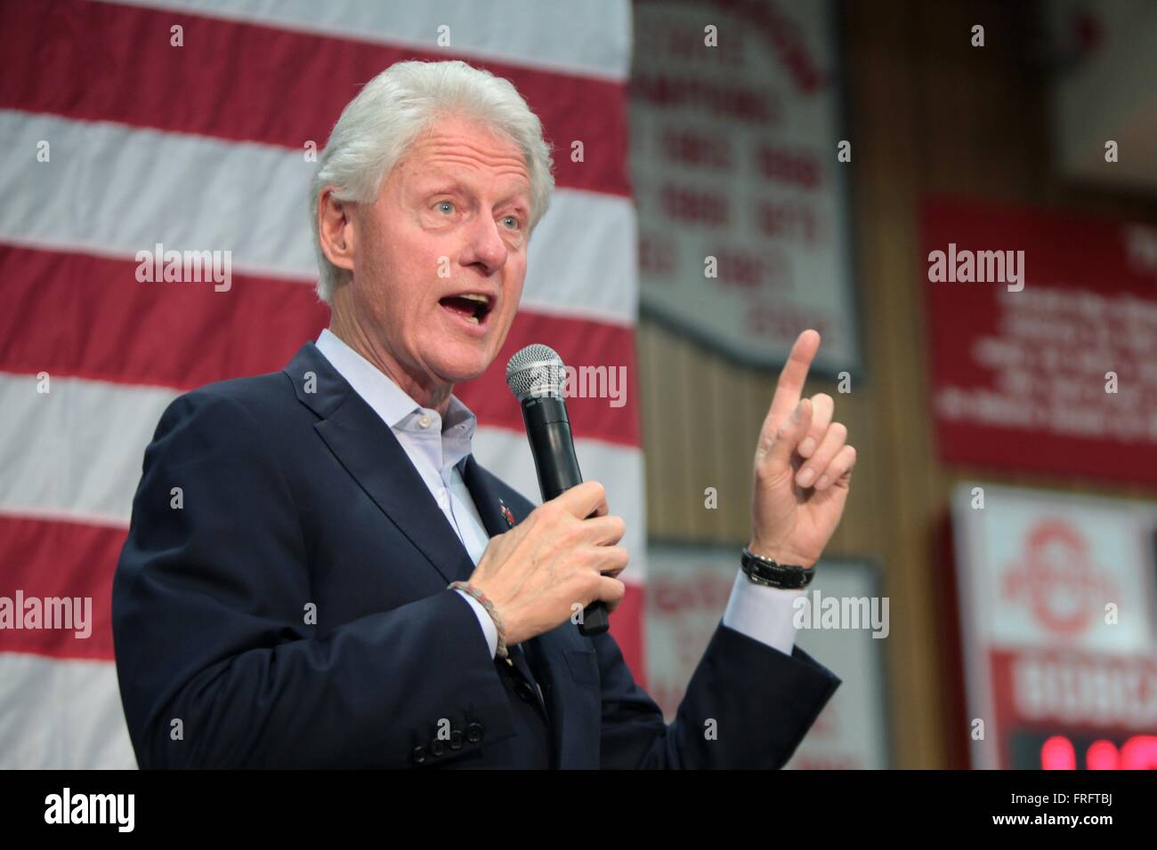 Phoenix, Arizona, USA. Mar 21, 2016. L'ancien Président Bill Clinton parle à un rassemblement de campagne pour sa femme le candidat démocrate Hillary Clinton à Carl Hayden High School, 21 mars 2016 à Phoenix, Arizona. Banque D'Images