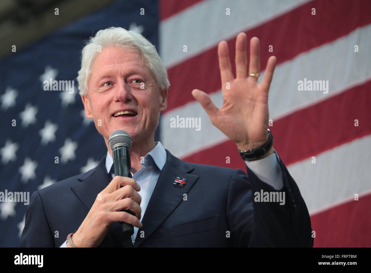 Phoenix, Arizona, USA. Mar 21, 2016. L'ancien Président Bill Clinton parle à un rassemblement de campagne pour sa femme le candidat démocrate Hillary Clinton à Carl Hayden High School, 21 mars 2016 à Phoenix, Arizona. Banque D'Images