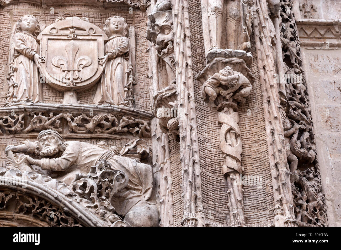 Figures sculptées dans la façade du Musée National de la sculpture, Museo Nacional de San Gregorio, Valladolid, Espagne Banque D'Images