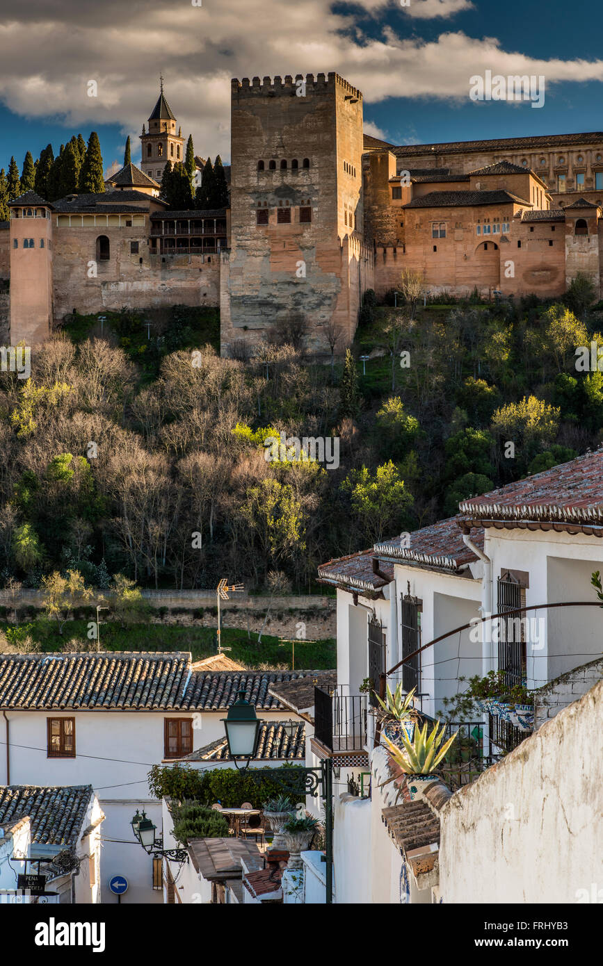 Vue de l'Alhambra de quartier de l'Albayzin, Grenade, Andalousie, Espagne Banque D'Images