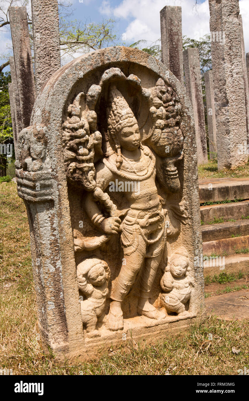 Anuradhapura, Sri Lanka, guardstone site Thuparamaya, d'abord de Buddha tooth relic dagoba Banque D'Images