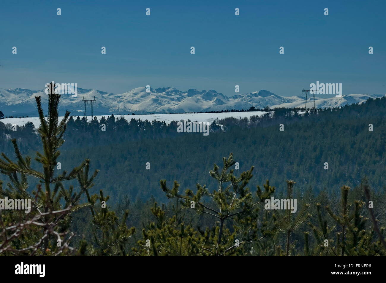Panorama d'hiver de landckape tovard Vitosha montagne de Rila, Bulgarie Banque D'Images