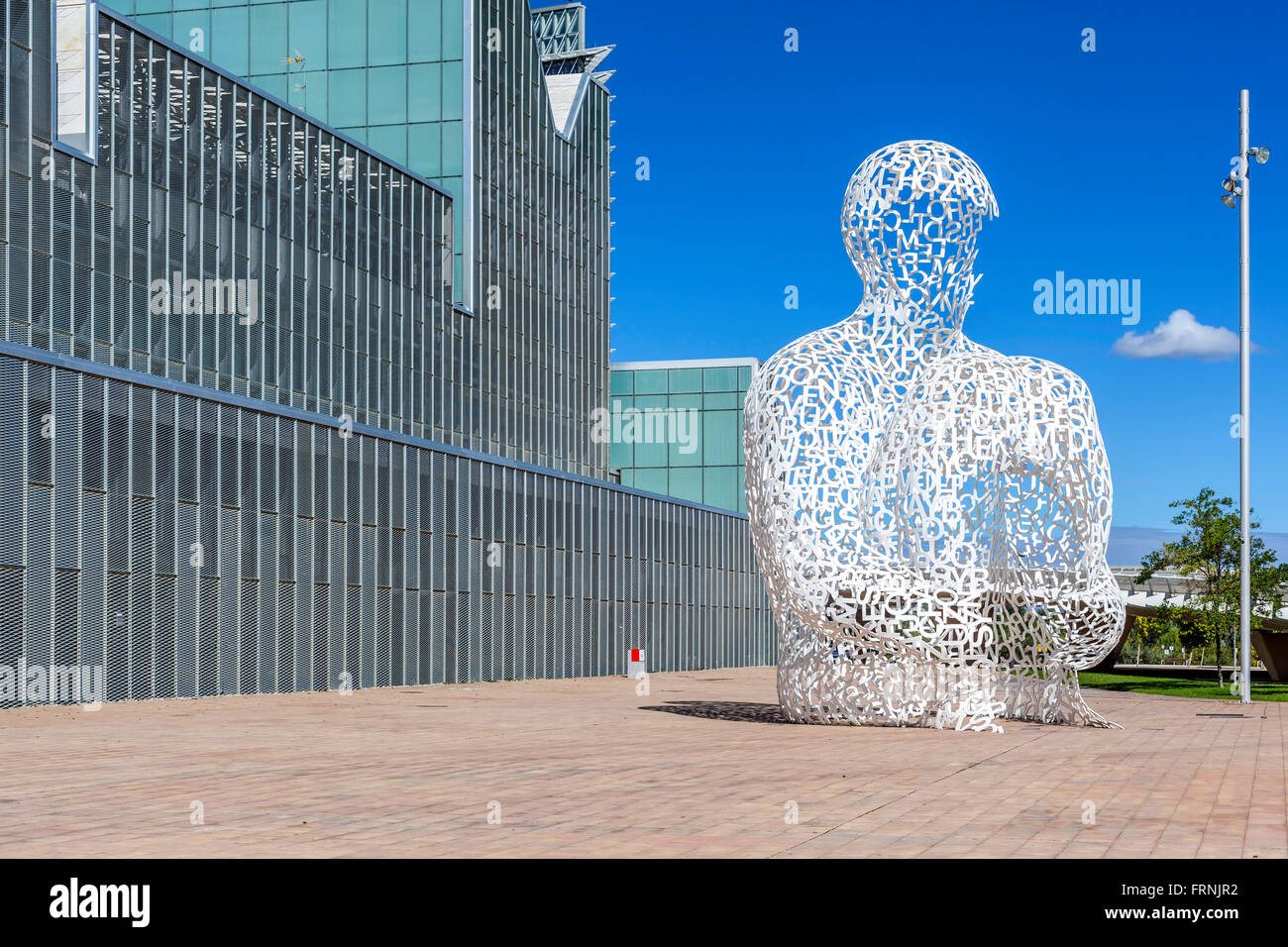 Sculpture 'Alma del Ebro', par Jaume Plensa,Zaragoza Aragon, Espagne,. Banque D'Images