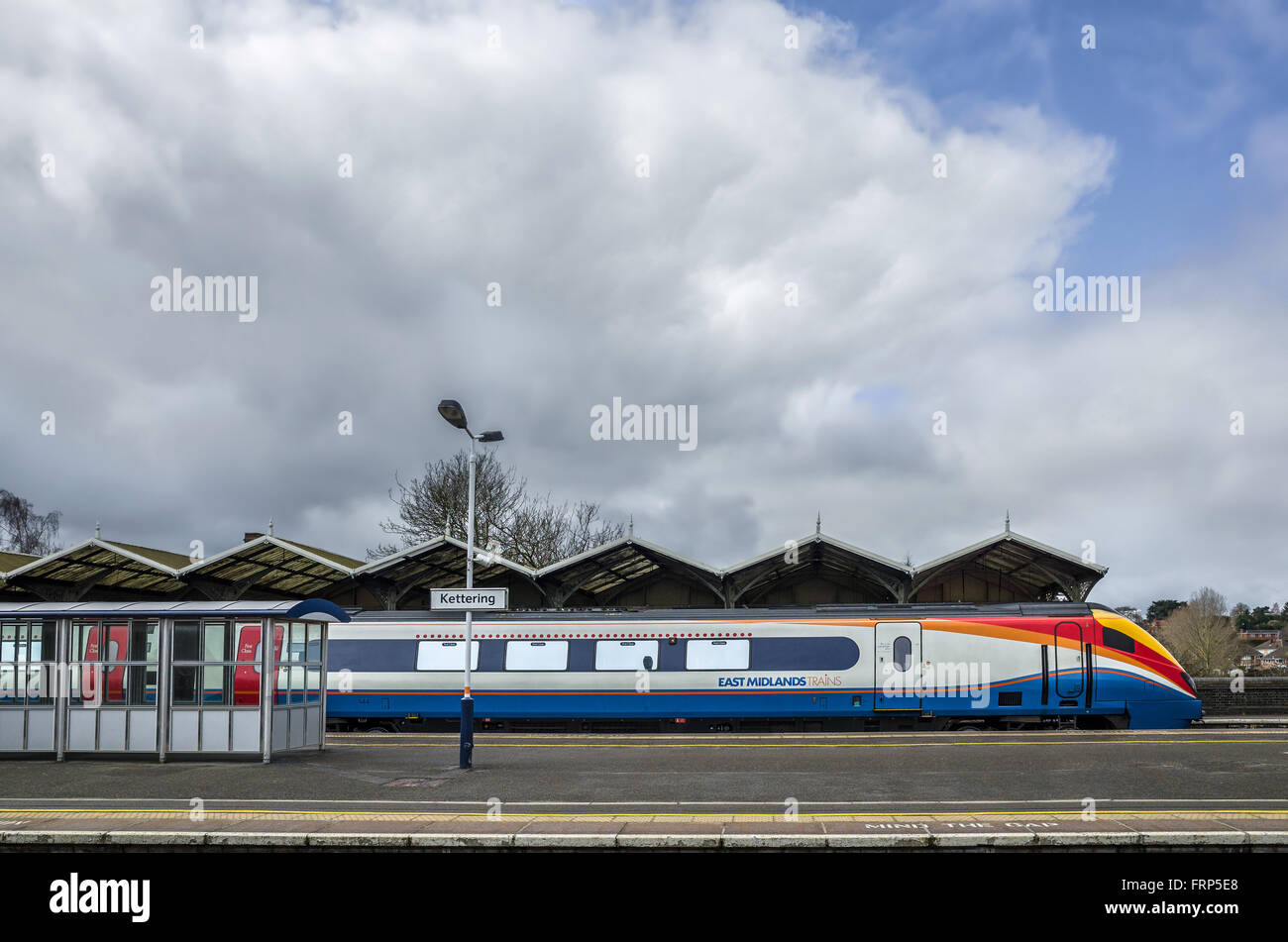 La gare ferroviaire de Kettering, Angleterre. Banque D'Images