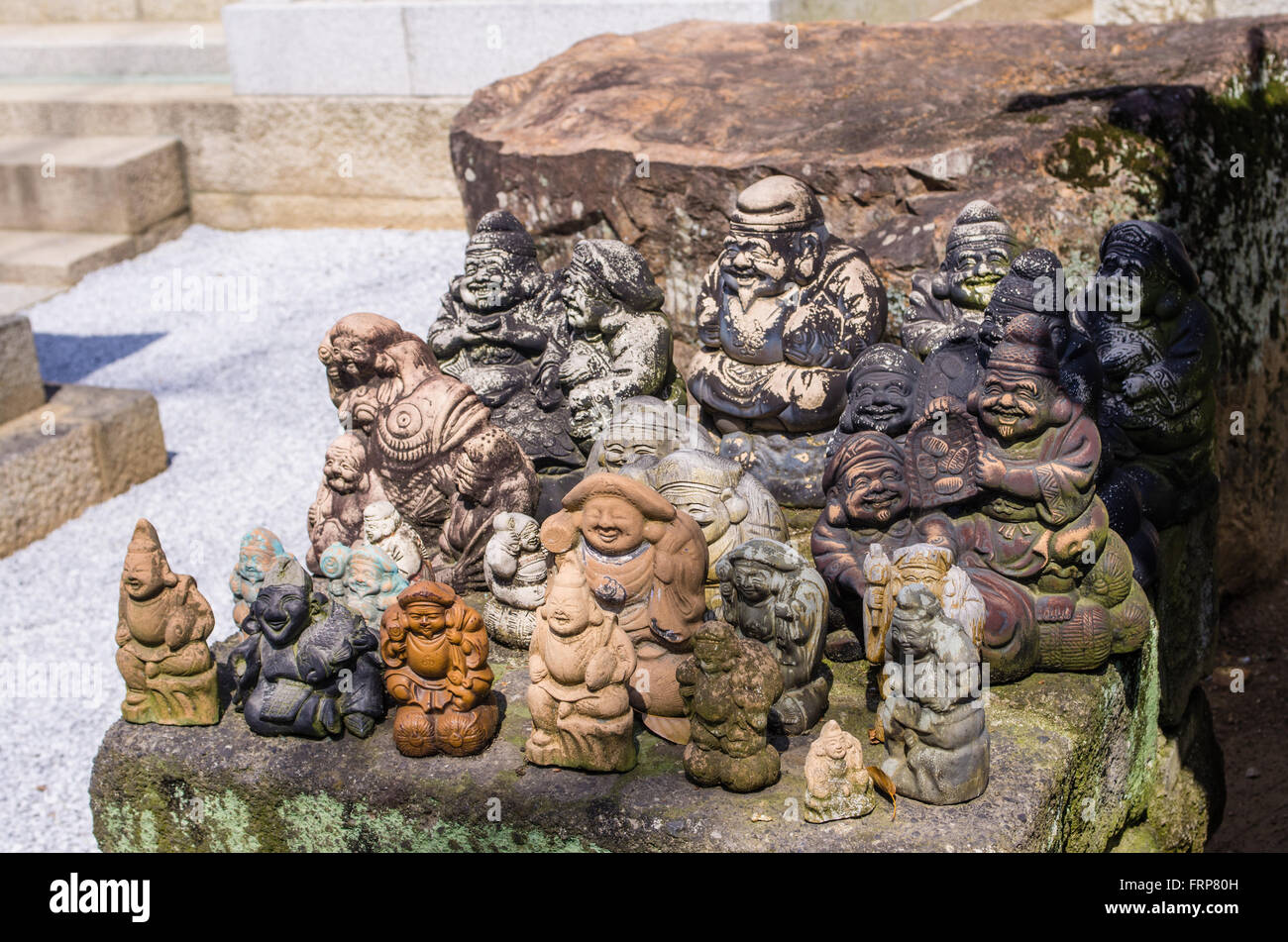 Statuettes Shinto d'Ebisu au sanctuaire d'Achi à Kurashiki, préfecture d'Okayama, Japon Banque D'Images