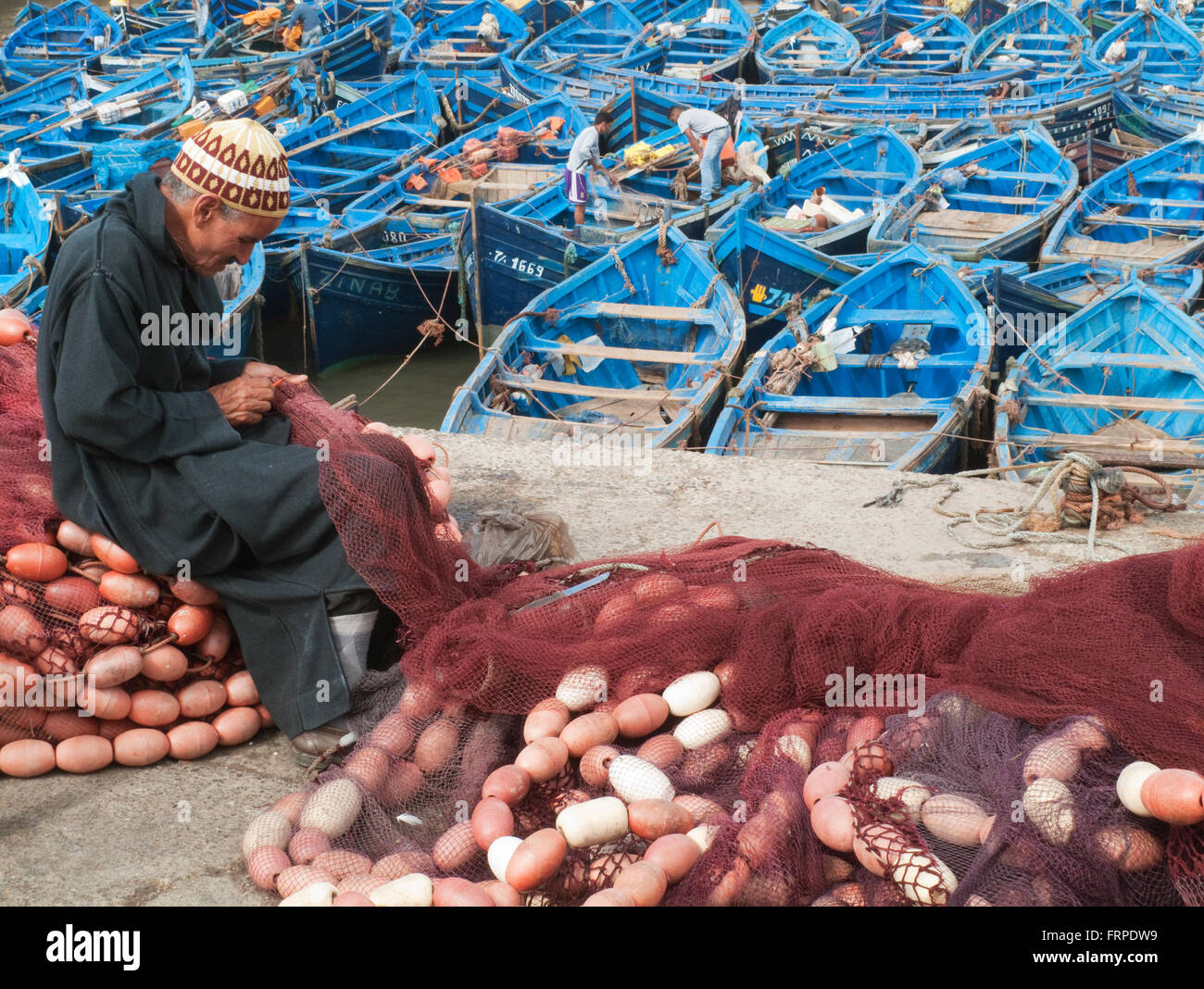 Repairing boats Banque de photographies et d’images à haute résolution Alamy