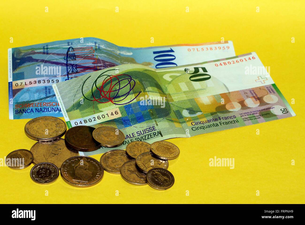 Le franc suisse est la devise de la Suisse et du Liechtenstein. Il est divisé en 100 centimes. Son abréviation ISO CHF, le symbole de devise est Fr. Pour les montants centimes est l'abréviation Rp. La Suisse, l'Europe Date : 19 mars 2016 Date : 19 mars 20 Banque D'Images
