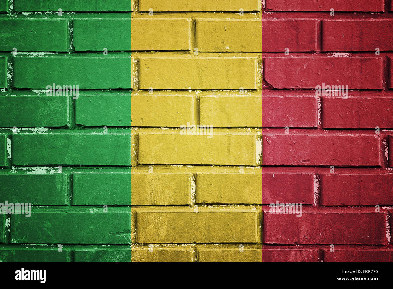 Mali drapeau sur le mur de brique Banque D'Images