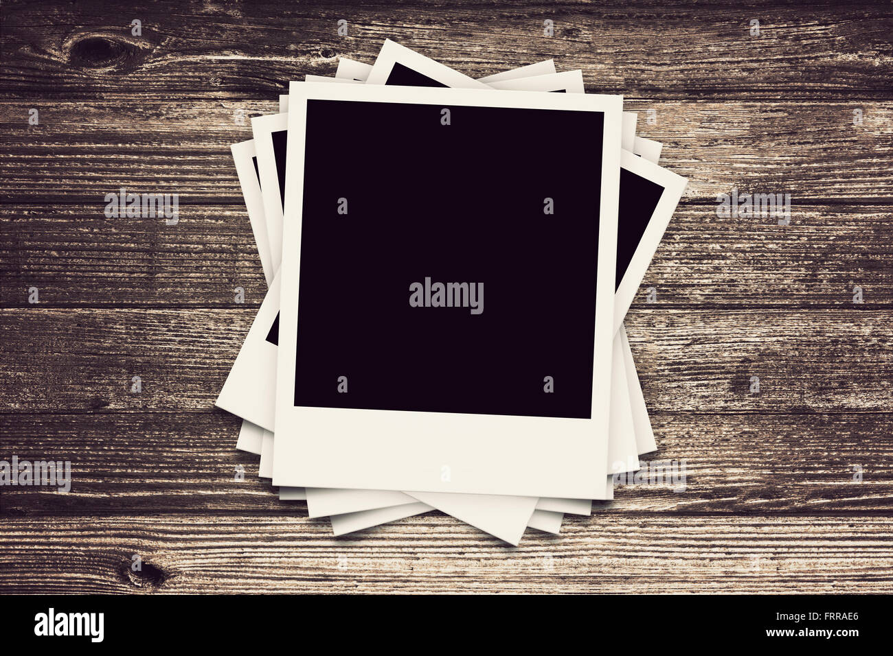 Collection d'images retro Polaroid sur texture bois look vintage nostalgique Banque D'Images