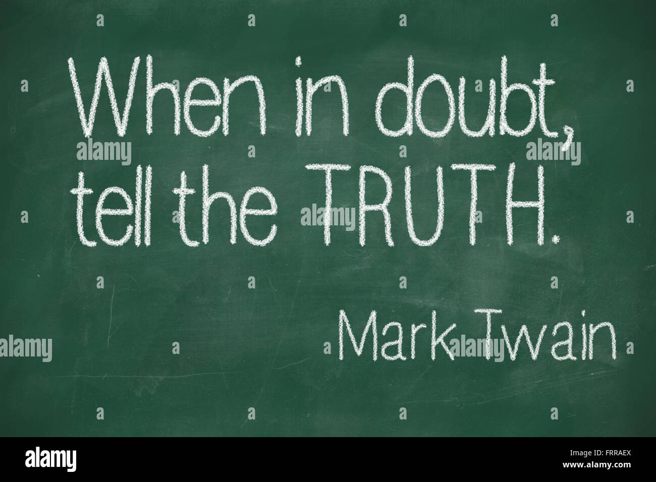 Celebre Citation De Mark Twain Dans Le Doute Dites La Verite Sur Tableau Noir Photo Stock Alamy