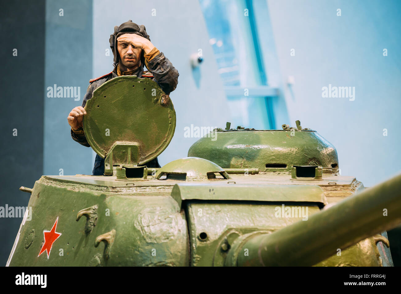 Minsk, Belarus - 20 décembre 2015 : la seconde guerre mondiale char lourd russe soviétique EST-2 dans le musée de la grande biélorusse Patriotic Banque D'Images