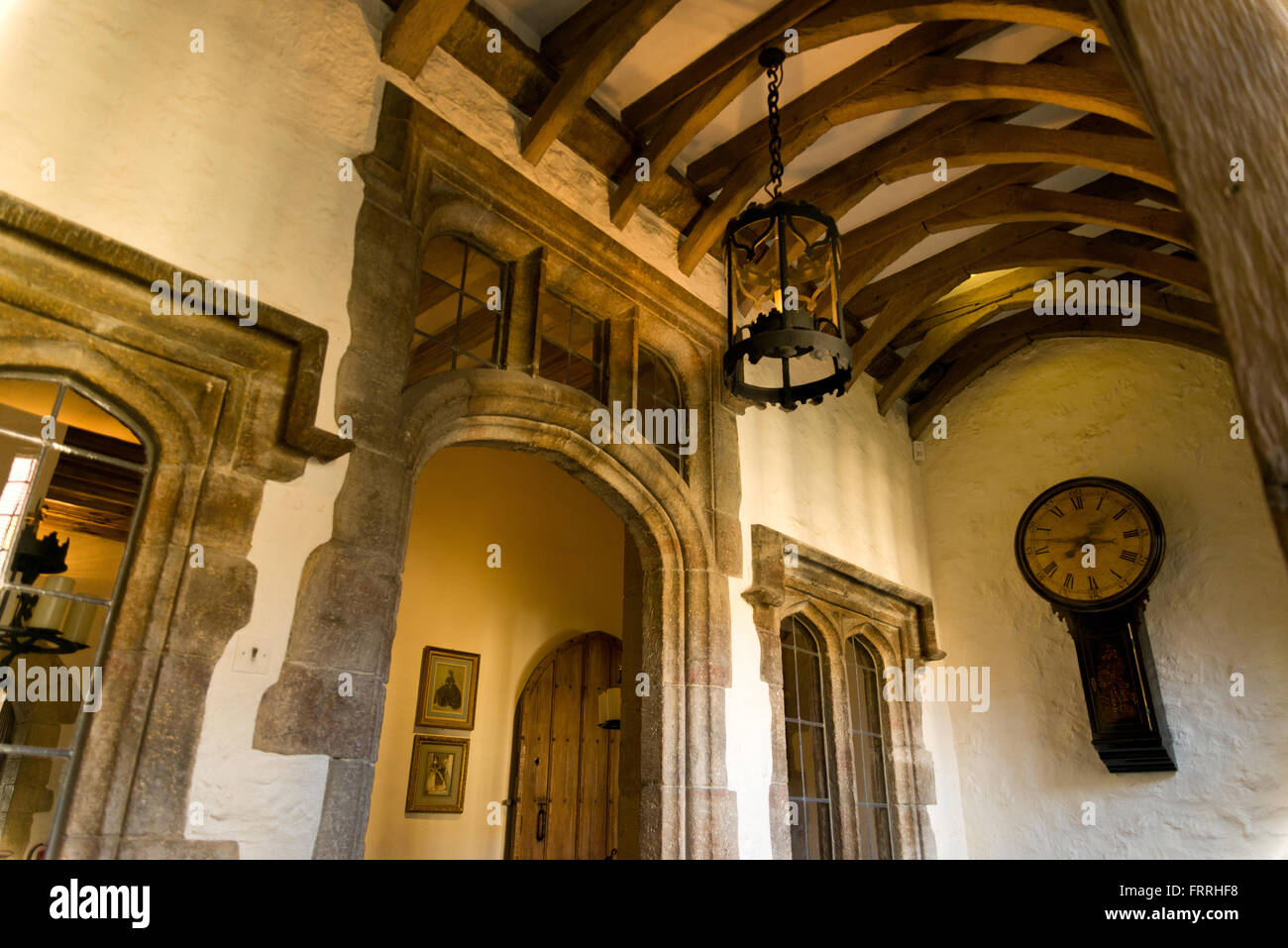 Ancien bâtiment de détails. Fenêtres, portes, toit, de l'intérieur. Banque D'Images