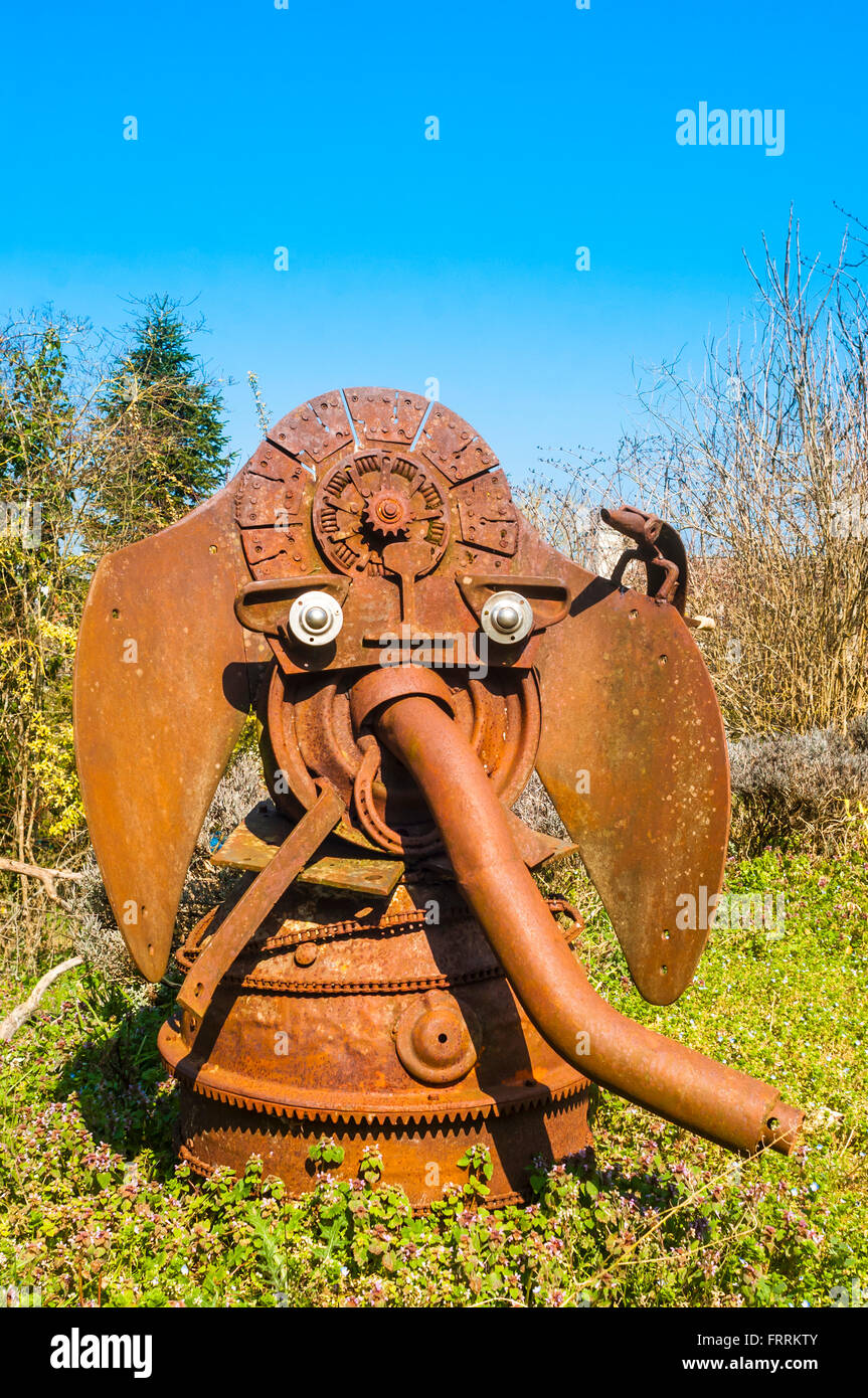 Sculpture d'éléphant de ferraille - France. Banque D'Images