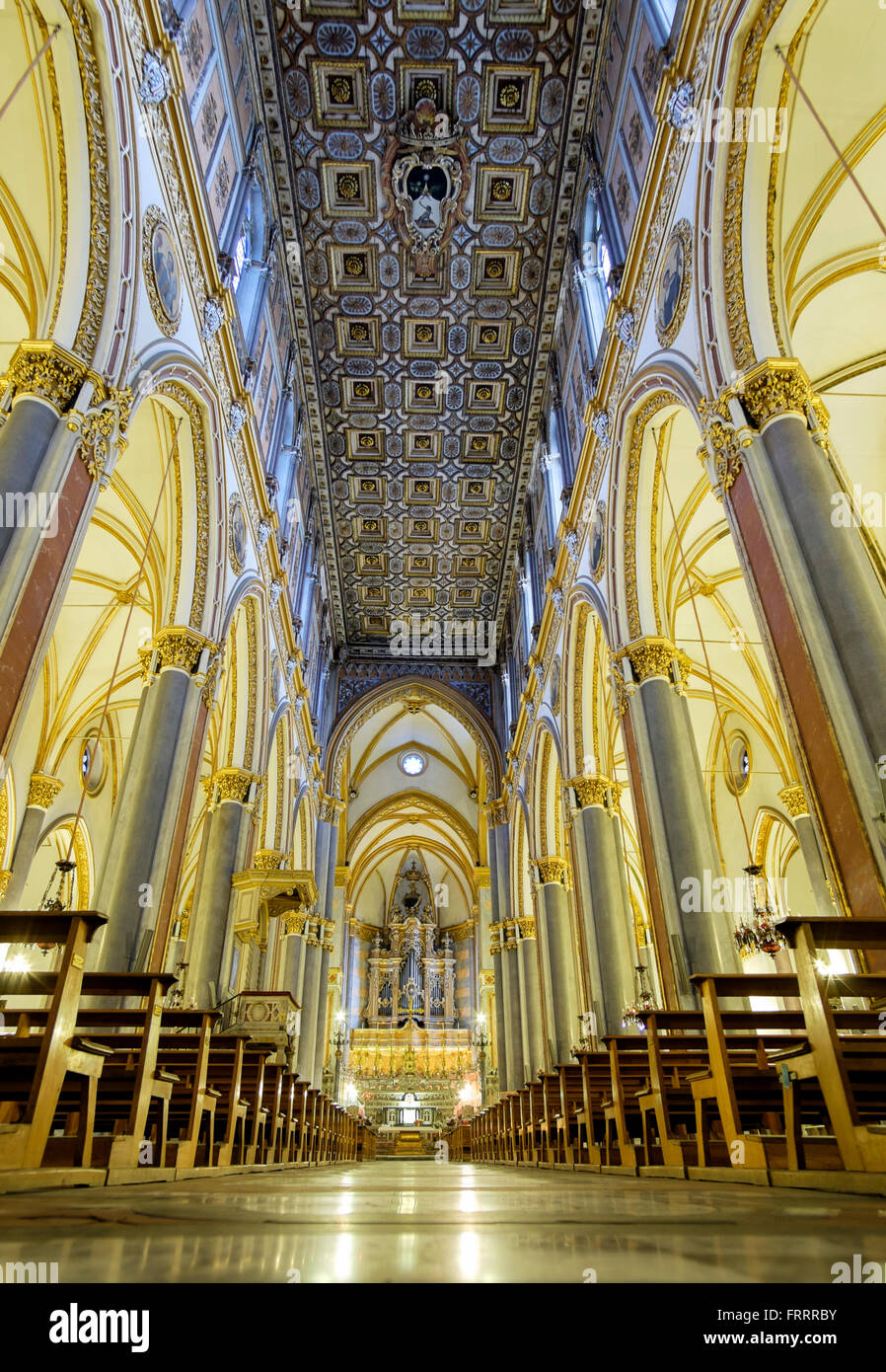 De l'intérieur de l'église de San Domenico Maggiore, Naples, Italie Banque D'Images