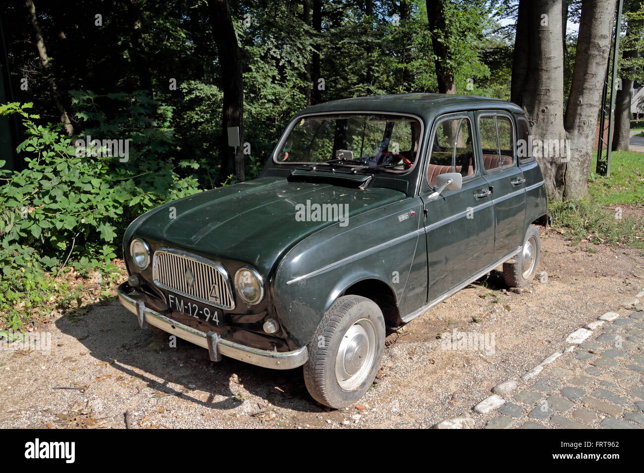 Un 1961-1967 Renault 4 dans les Pays-Bas Open Air Museum (Nederlands Openluchtmuseum), Arnhem, Pays-Bas. Banque D'Images