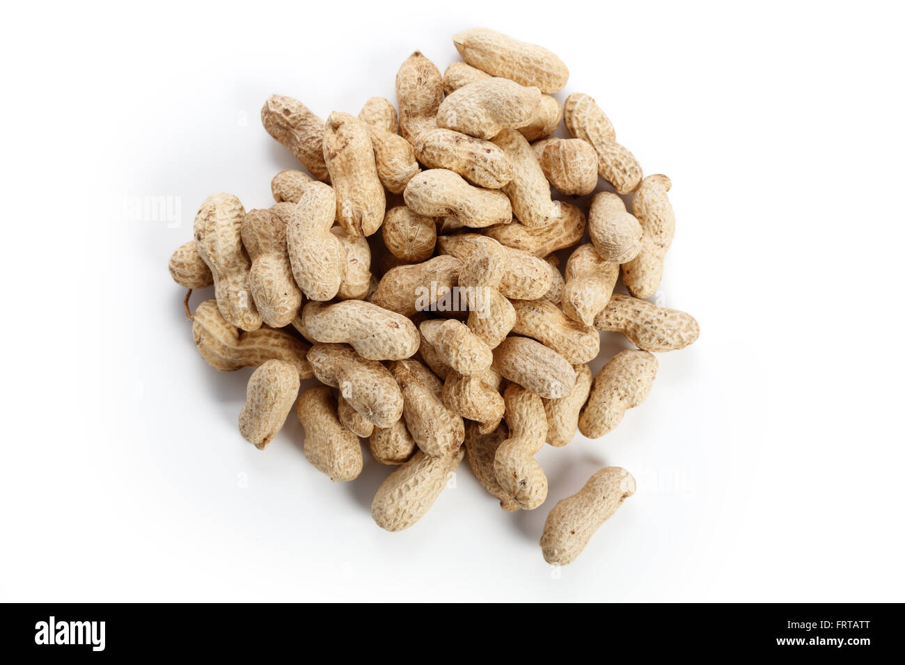 Les cacahuètes à sec, de l'ingrédient alimentaire avec un fond blanc. Banque D'Images