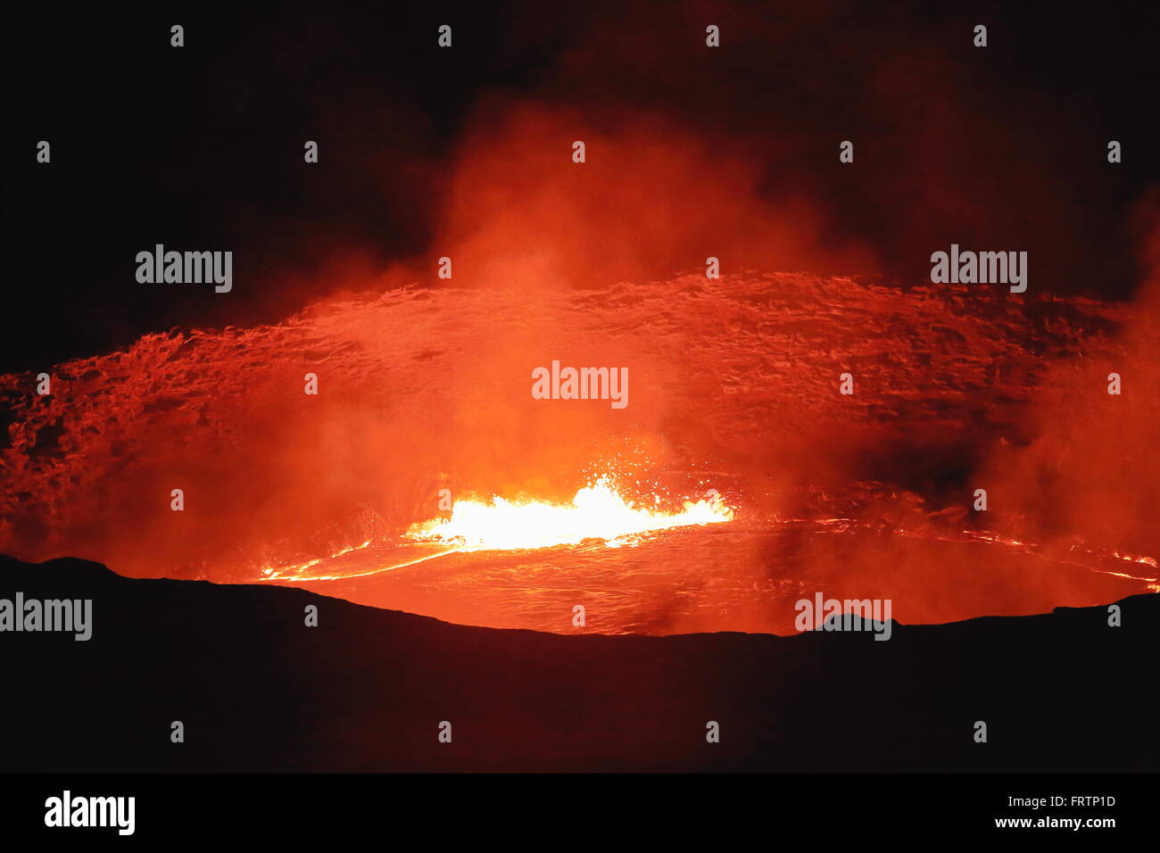 La plus longue du monde lac de lave brûlante existante datant de 1906 à l'Erta Ale volcan bouclier basaltique à 613 m.high-Danakil-Ethiopia Banque D'Images