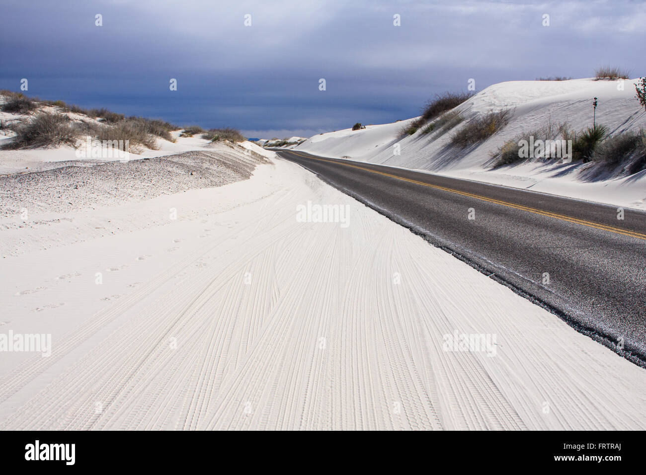 Dunes de sable au parc national de White Sands (précédent monument national) au Nouveau-Mexique par une matinée froide en février. Banque D'Images