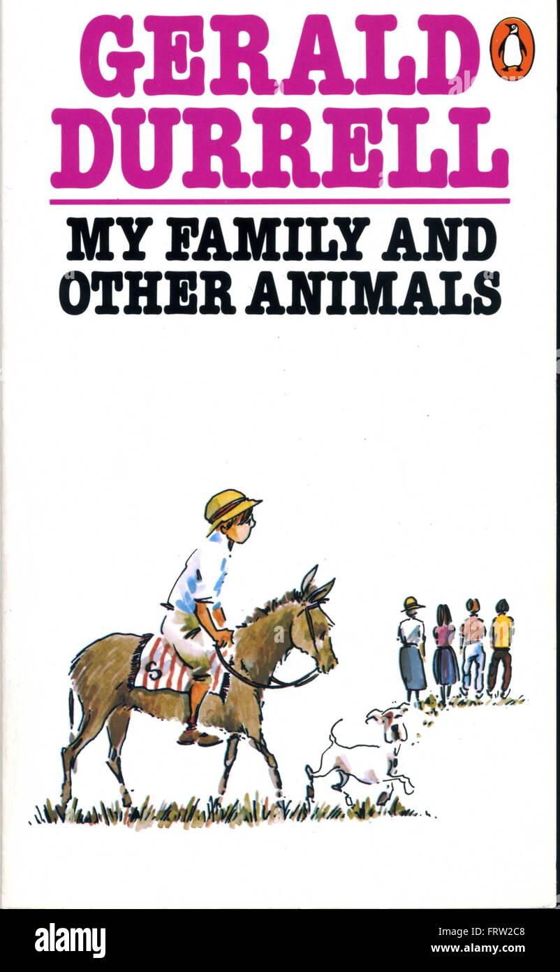 Couverture du livre de Gerald Durrell Ma famille et autres animaux Penguin Books 1995 Banque D'Images