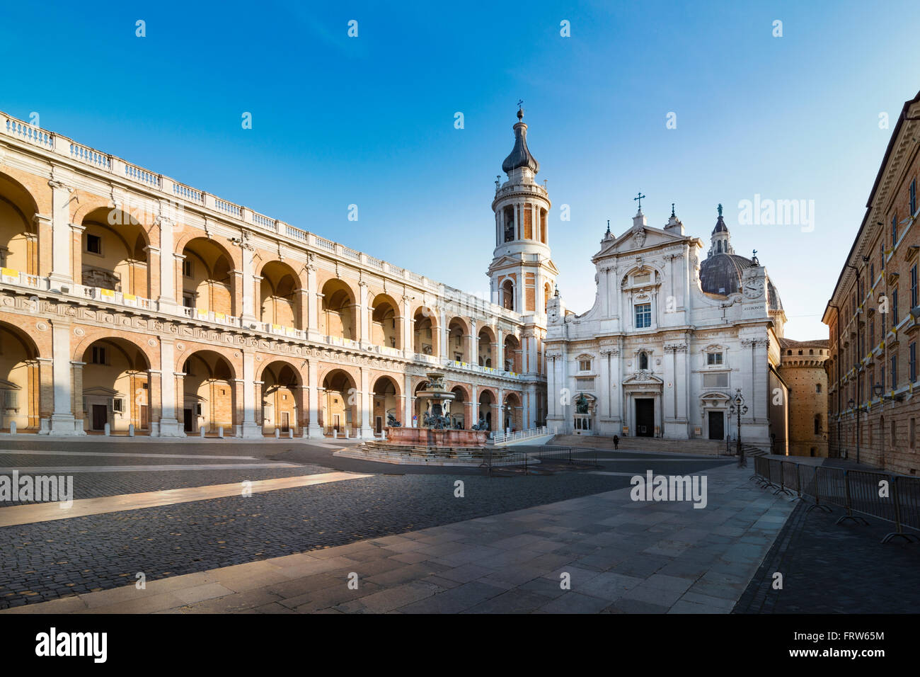 L'Italie, Loreto, Piazza della Madonna, Basilique de la Sainte Maison