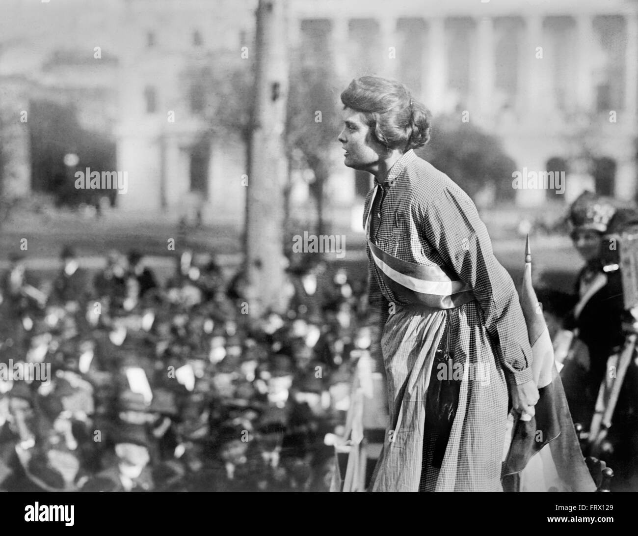 Lucy Gwynne Branham, une suffragette et organisateur pour le Parti National des Femmes, parlant à un rassemblement vers 1919. Photo par Harris et Ewing. Banque D'Images