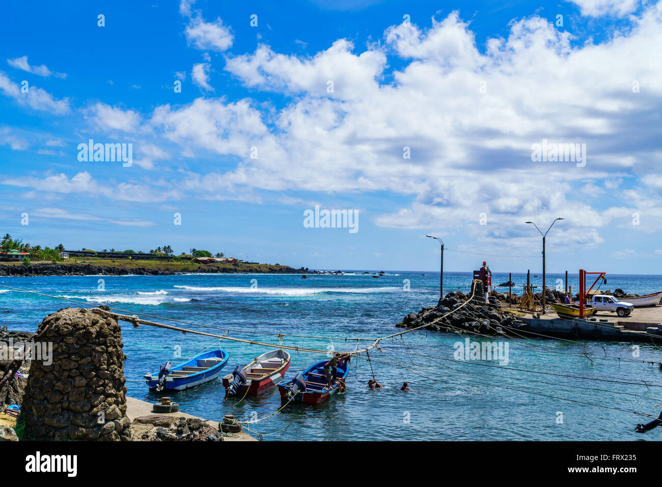 Des bateaux de pêche à l'île de Pâques dans l'océan Pacifique Sud, Chili Banque D'Images