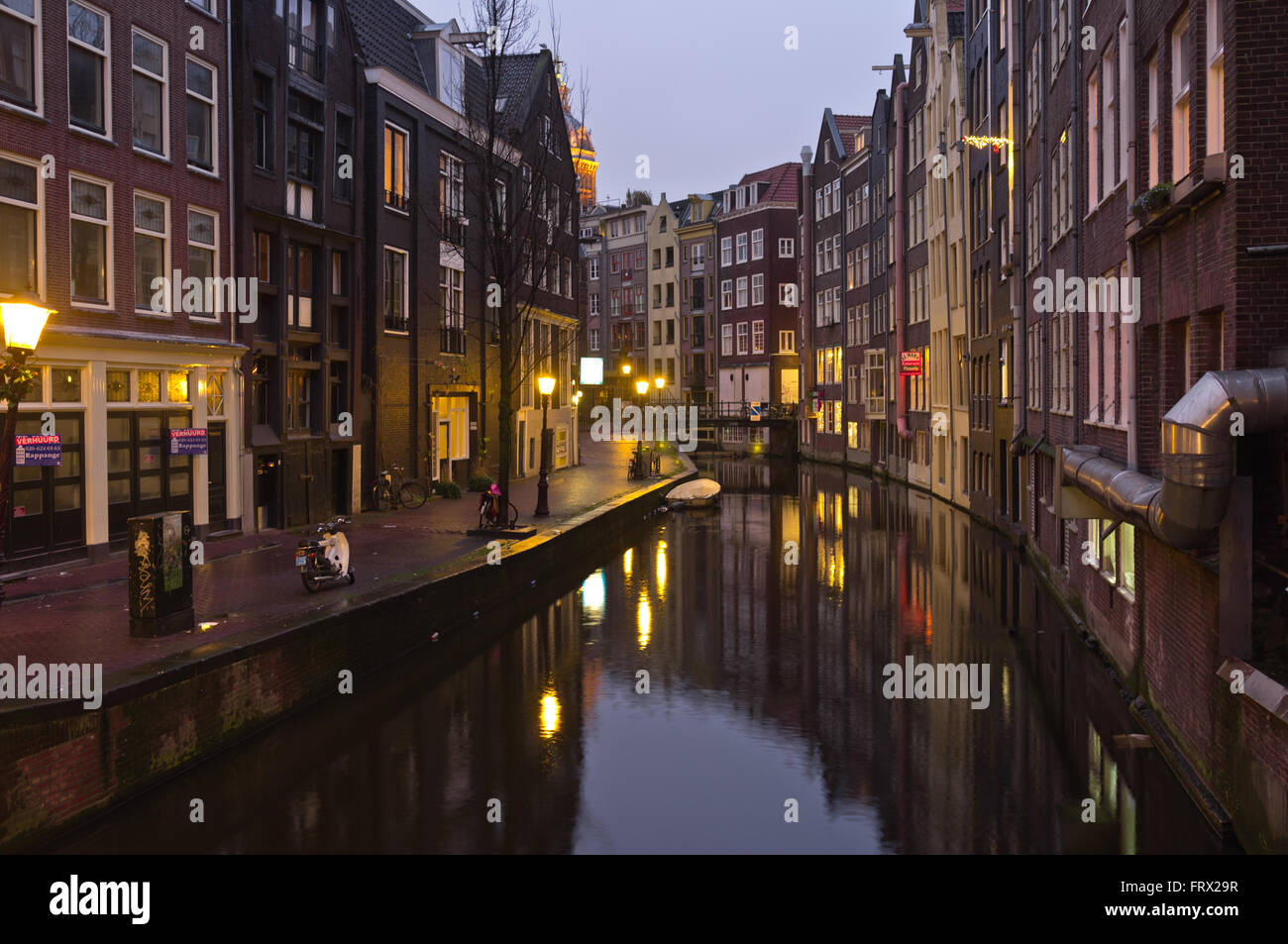 Les flexibles sur le Canal de l'UE Pays-Bas Amsterdam tôt le matin Banque D'Images
