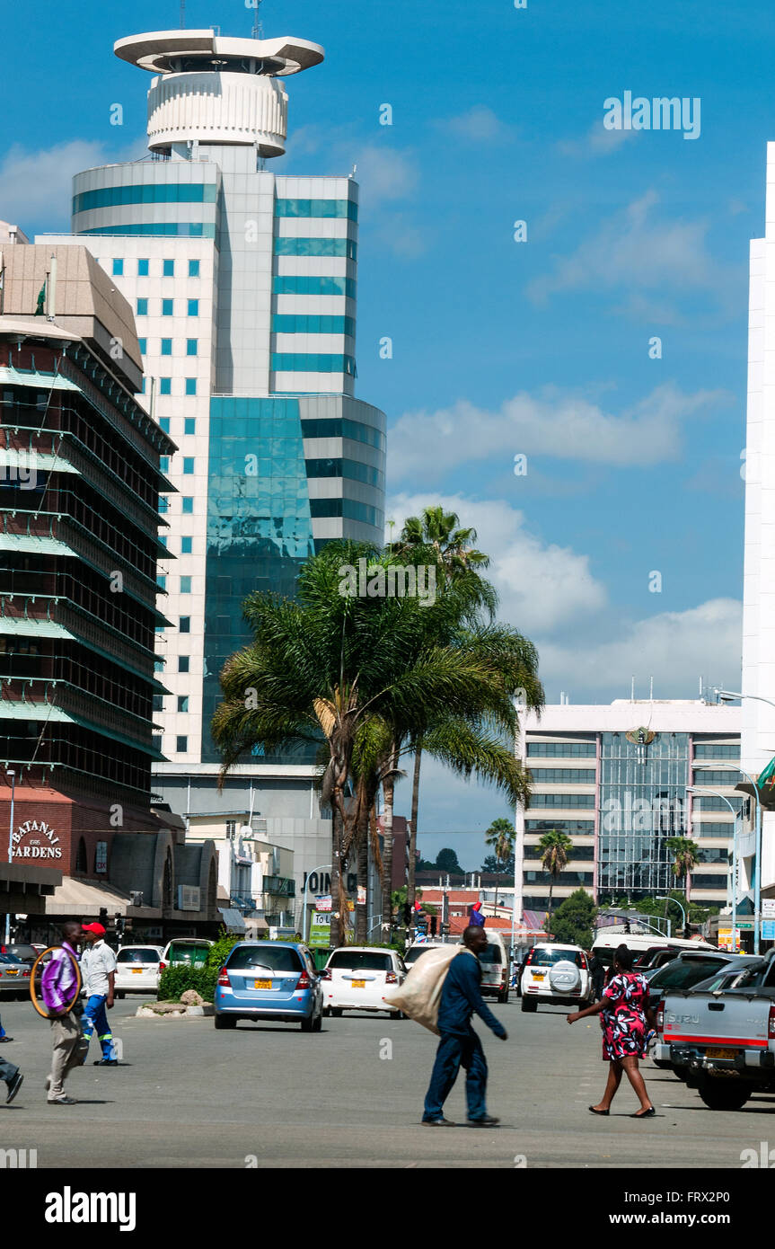 Jason Moyo Avenue à l'est avec Joina City building, CBD, Harare, Zimbabwe Banque D'Images