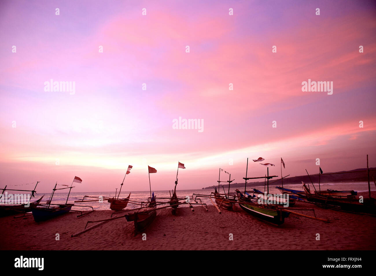 Des bateaux de pêche à l'beach, Jakarta, Java, Indonésie Banque D'Images