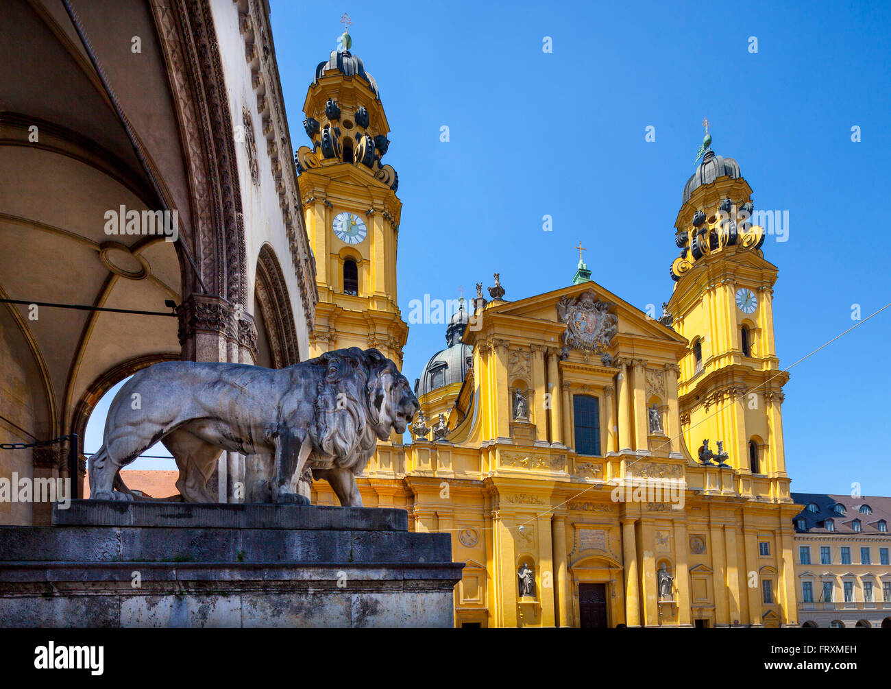 Feldherrnhalle avec église Theatiner, Munich, Haute-Bavière, Bavière, Allemagne Banque D'Images