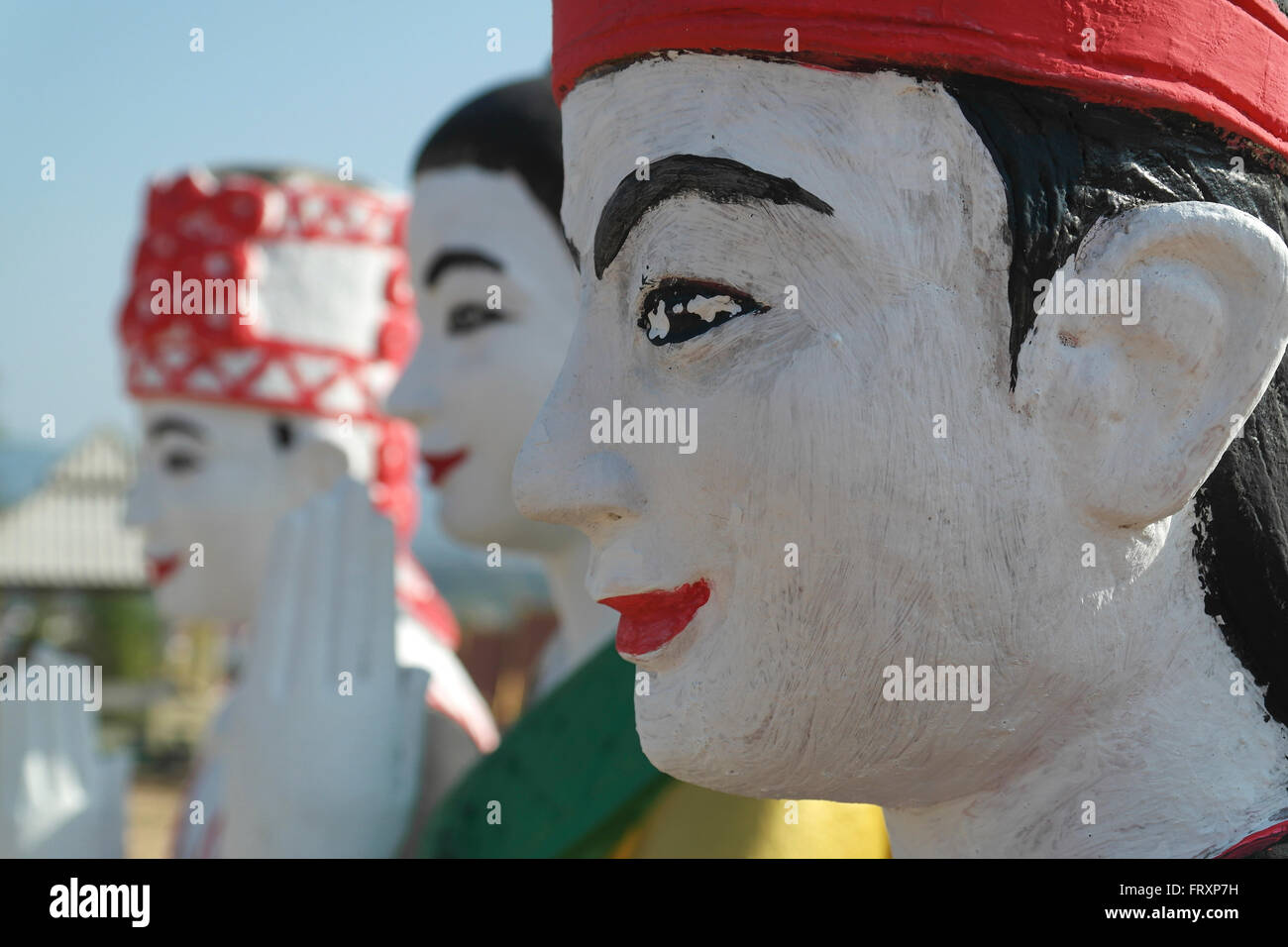 Des statues dans le bouddhisme - Laos Luang Namtha Banque D'Images