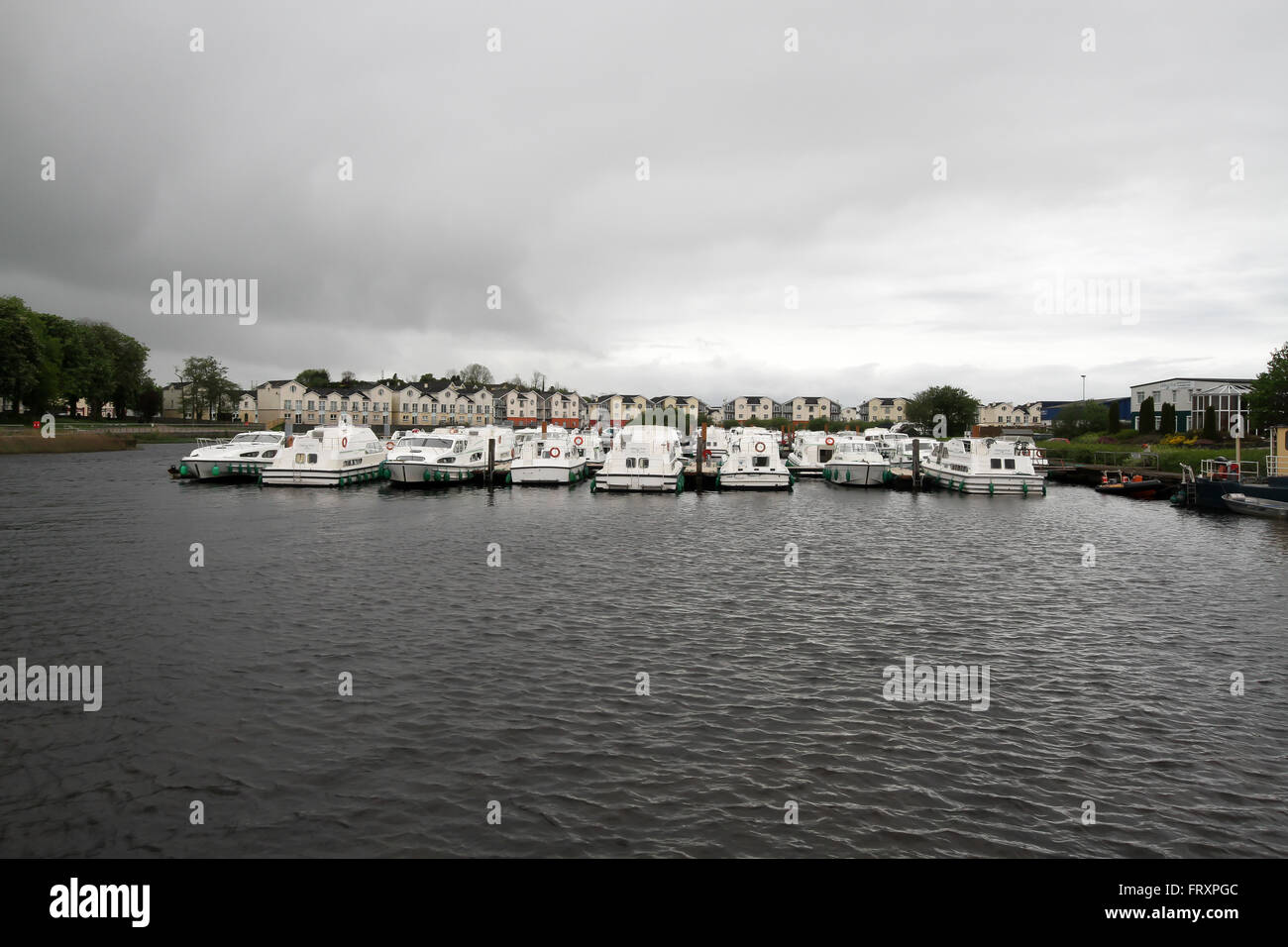 Marina de plaisance sur la rivière Shannon à Carrick on Shannon au printemps. Banque D'Images