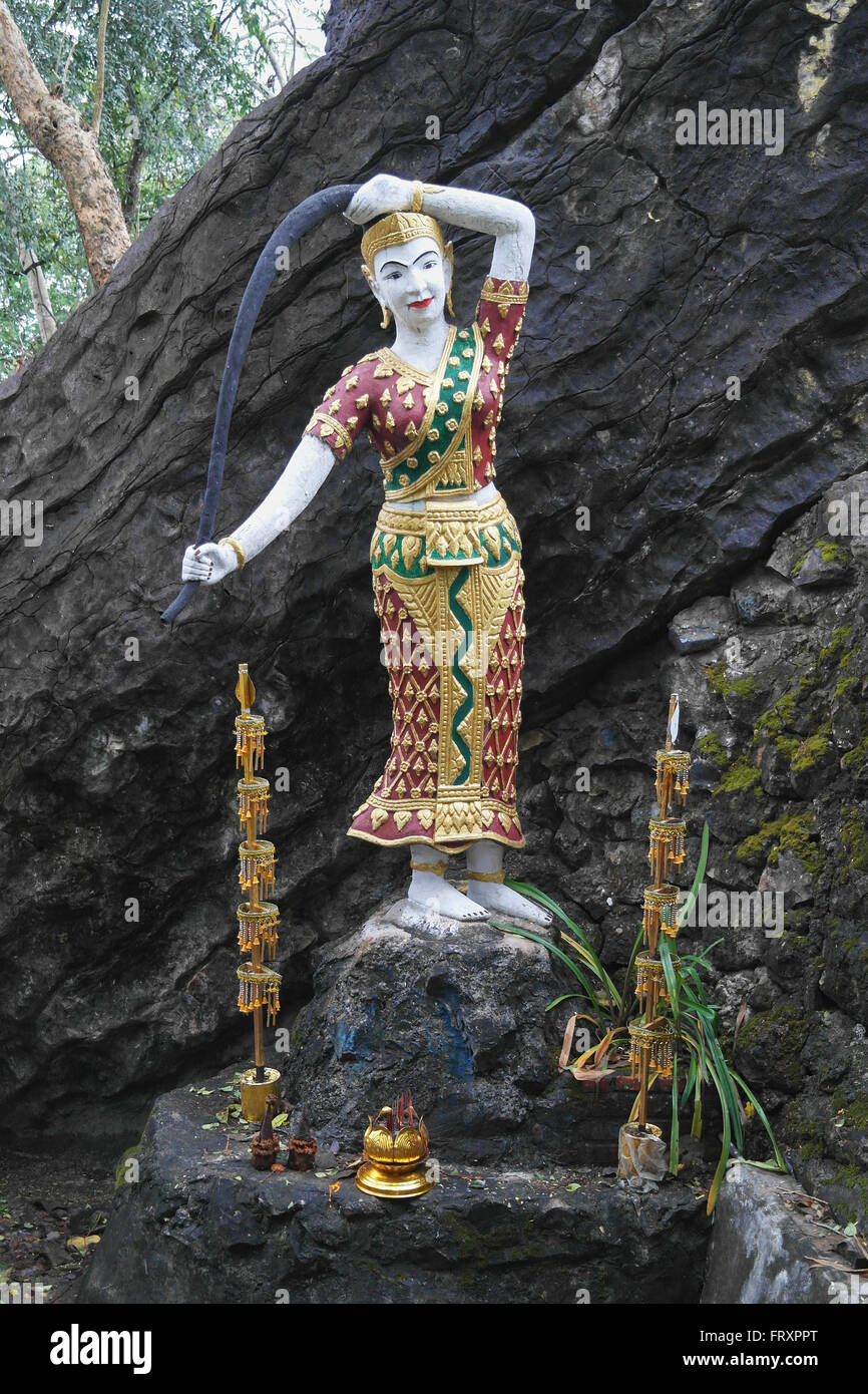 Statue sur le mont Phou si à Luang Prabang - Laos Banque D'Images
