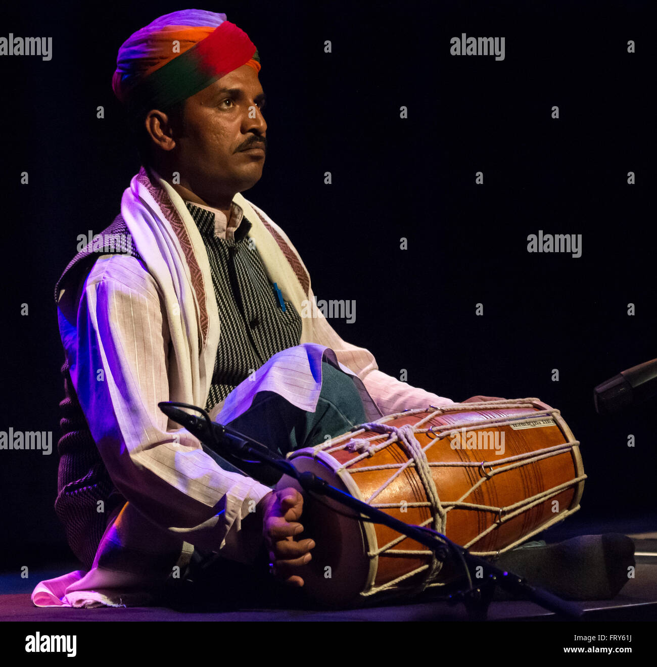 Malmö, Suède. 23 mars 2016. Dane Khan, fils d'egendary sindhi sarangi player Lakha Khan effectuant wiyh son père à concert à Malmö, en Suède. Tommy Lindholm/Alamy Live News Banque D'Images