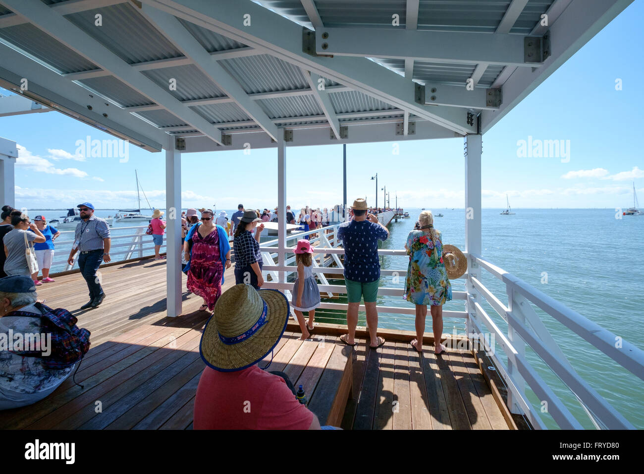 Brisbane, Australie. 25 mars, 2016. La réouverture officielle de la jetée de Shorncliffe reconstruit. Tenu conjointement avec le début de la Bluewater 2016 Festival & début de la Brisbane à Karratha Yacht Race à Shorncliffe, Brisbane, la capitale du Queensland, Australie, le 25 mars 2016 Crédit : John Quixley/Alamy Live News Banque D'Images