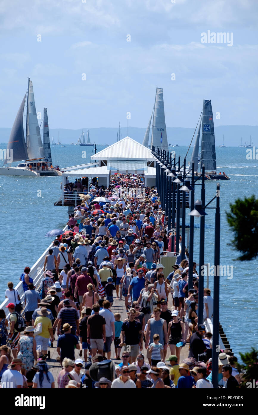 Brisbane, Australie. 25 mars, 2016. La réouverture officielle de la jetée de Shorncliffe reconstruit. Tenu conjointement avec le début de la Bluewater 2016 Festival & début de la Brisbane à Karratha Yacht Race à Shorncliffe, Brisbane, la capitale du Queensland, Australie, le 25 mars 2016 Crédit : John Quixley/Alamy Live News Banque D'Images