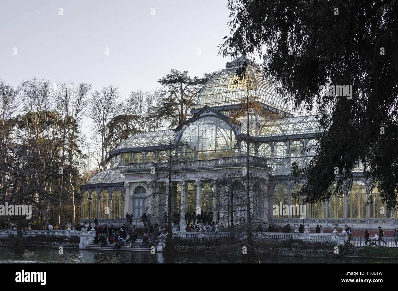 Une vue sur le palais de cristal dans le parc du Retiro, Madrid, Espagne Banque D'Images