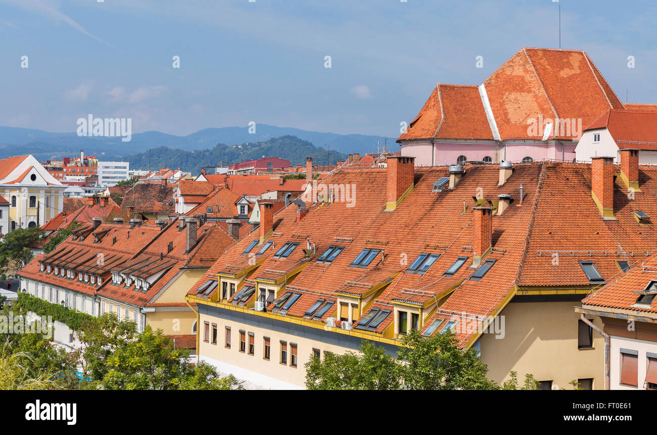 La ville de Maribor avec toits rouges en Slovénie. Banque D'Images