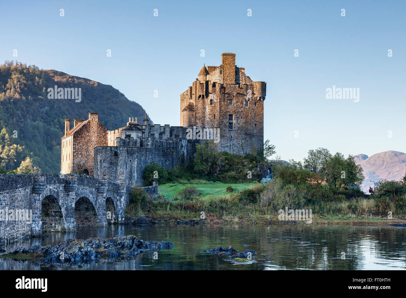 Lever du soleil sur le château d'Eilean Donan, Highland, Scotland, UK Banque D'Images