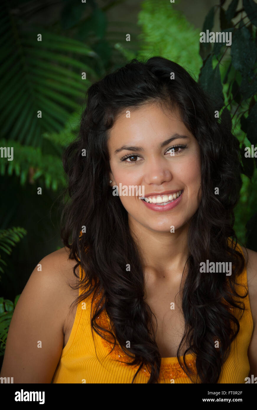 Portrait of smiling young Hispanic woman - Puerto Vallarta, Mexique # 613PV Banque D'Images