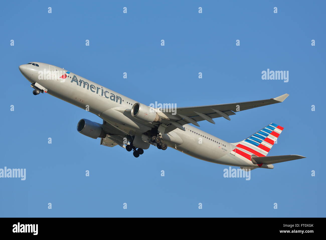 American Airlines Airbus A330-300 N270AY, au départ de l'aéroport Heathrow de Londres, UK Banque D'Images