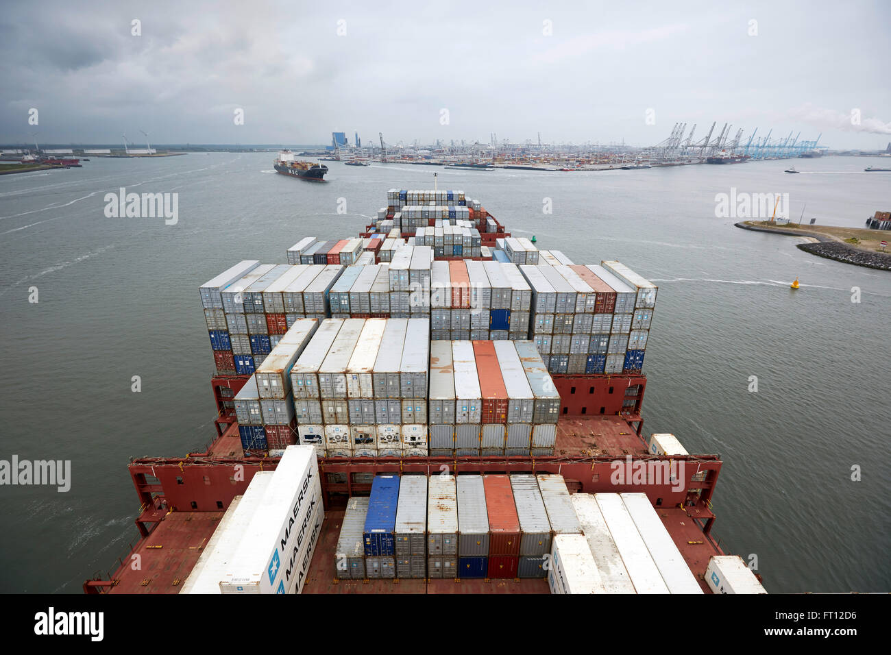 L'arrivée de navires porte-conteneurs, le port de Rotterdam, Hollande méridionale, Pays-Bas Banque D'Images